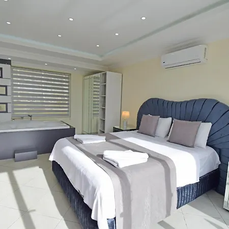 Villa Oludeniz'de 4 Odali Ozel Havuzlu Jakuzili Luks *
