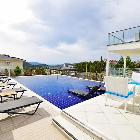 Villa Oludeniz'de 4 Odali Ozel Havuzlu Jakuzili Luks Fethiye