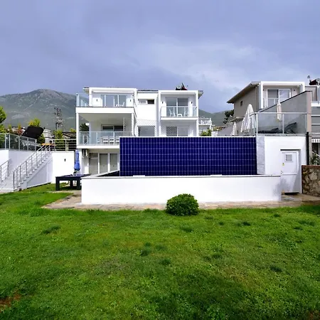 Oludeniz'de 4 Odali Ozel Havuzlu Jakuzili Luks *