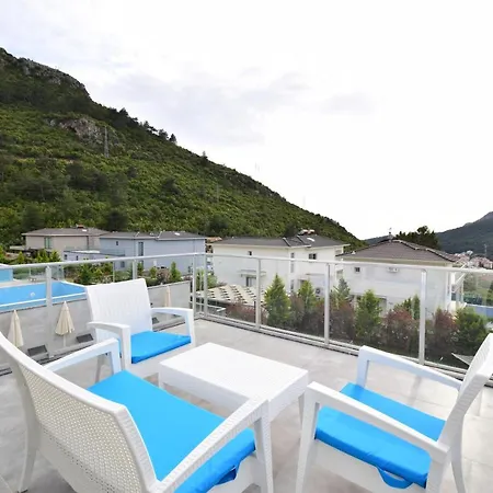 别墅 Oludeniz'de 4 Odali Ozel Havuzlu Jakuzili Luks 费特希耶