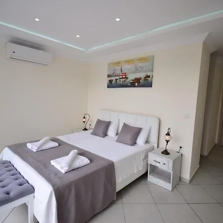 别墅 Oludeniz'de 4 Odali Ozel Havuzlu Jakuzili Luks 费特希耶
